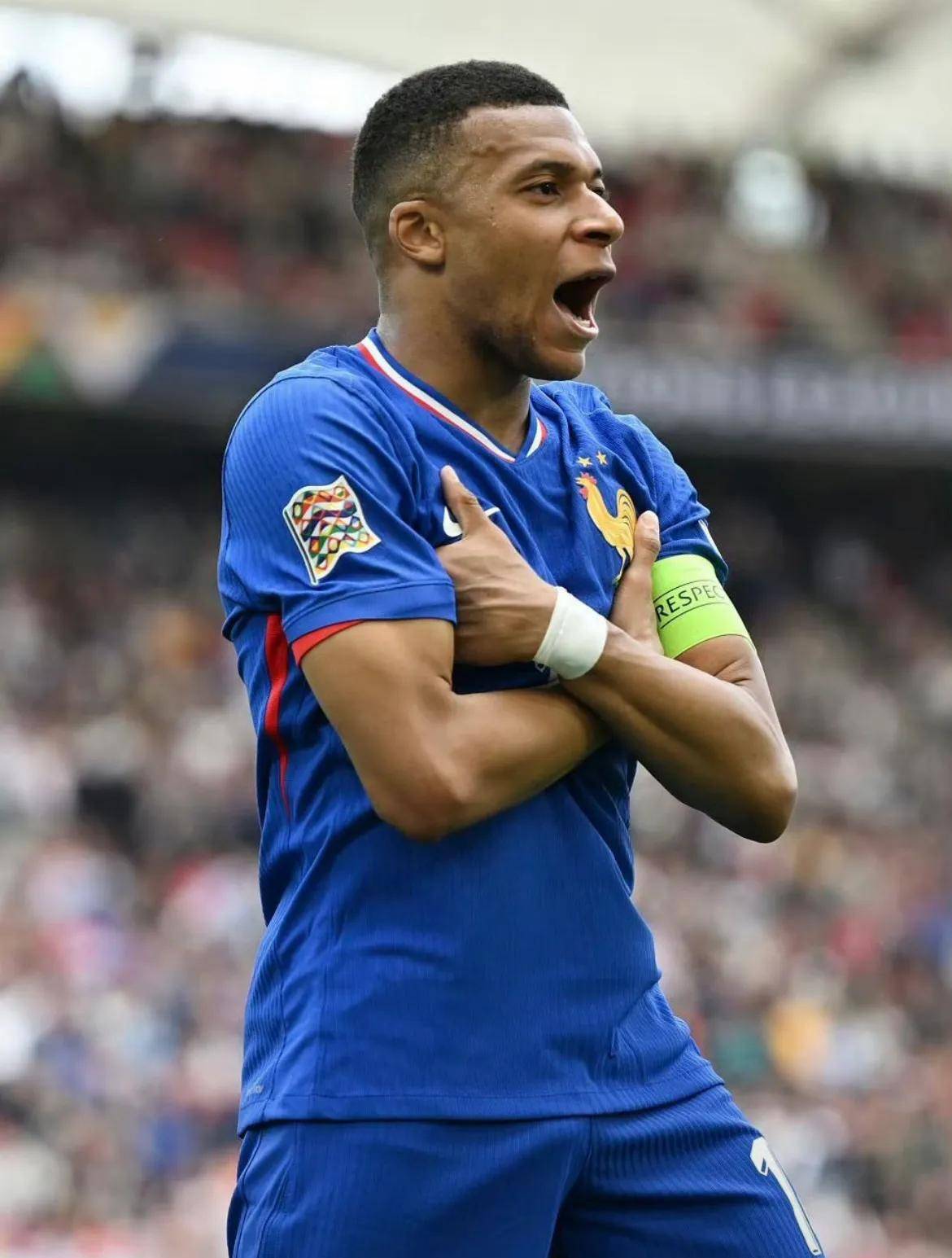 亚云-包含德国队教练压力巨大！，姆巴佩遭遇十五持续失利上演精彩一战的词条