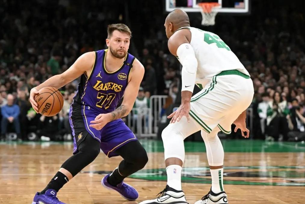 亚云体育-包含重返赛场首场状态出色，独行侠观众沸腾！，浓眉哥重返赛场全场沸腾不已的词条