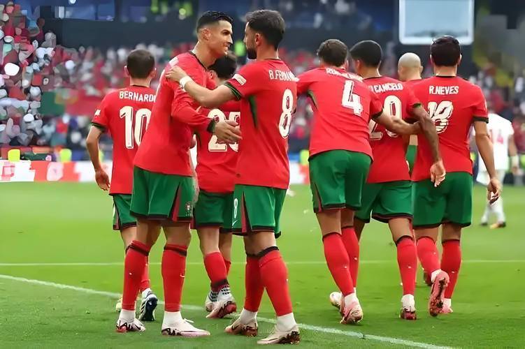 亚云-包含波尔图发布备战花絮；集结日防线松动；全明星赛任务艰巨；球队文化再被提及的词条